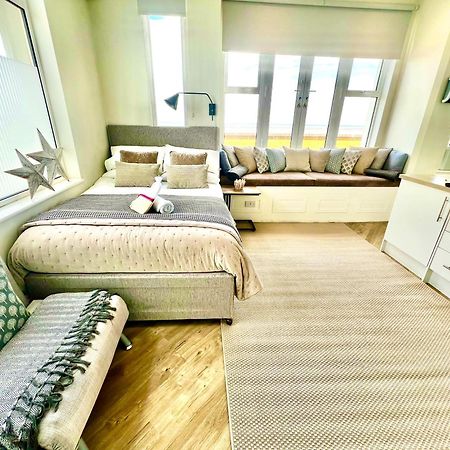 Beachfront Compact Coastal Crib, Direct Sea Views & Air Conditioning Littlestone-on-Sea Zewnętrze zdjęcie