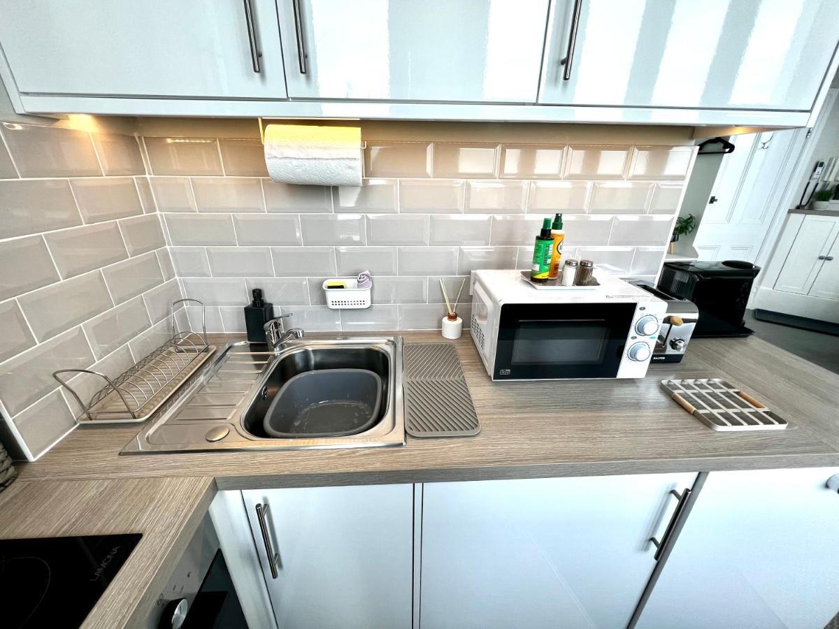 Beachfront Compact Coastal Crib, Direct Sea Views & Air Conditioning Littlestone-on-Sea Zewnętrze zdjęcie