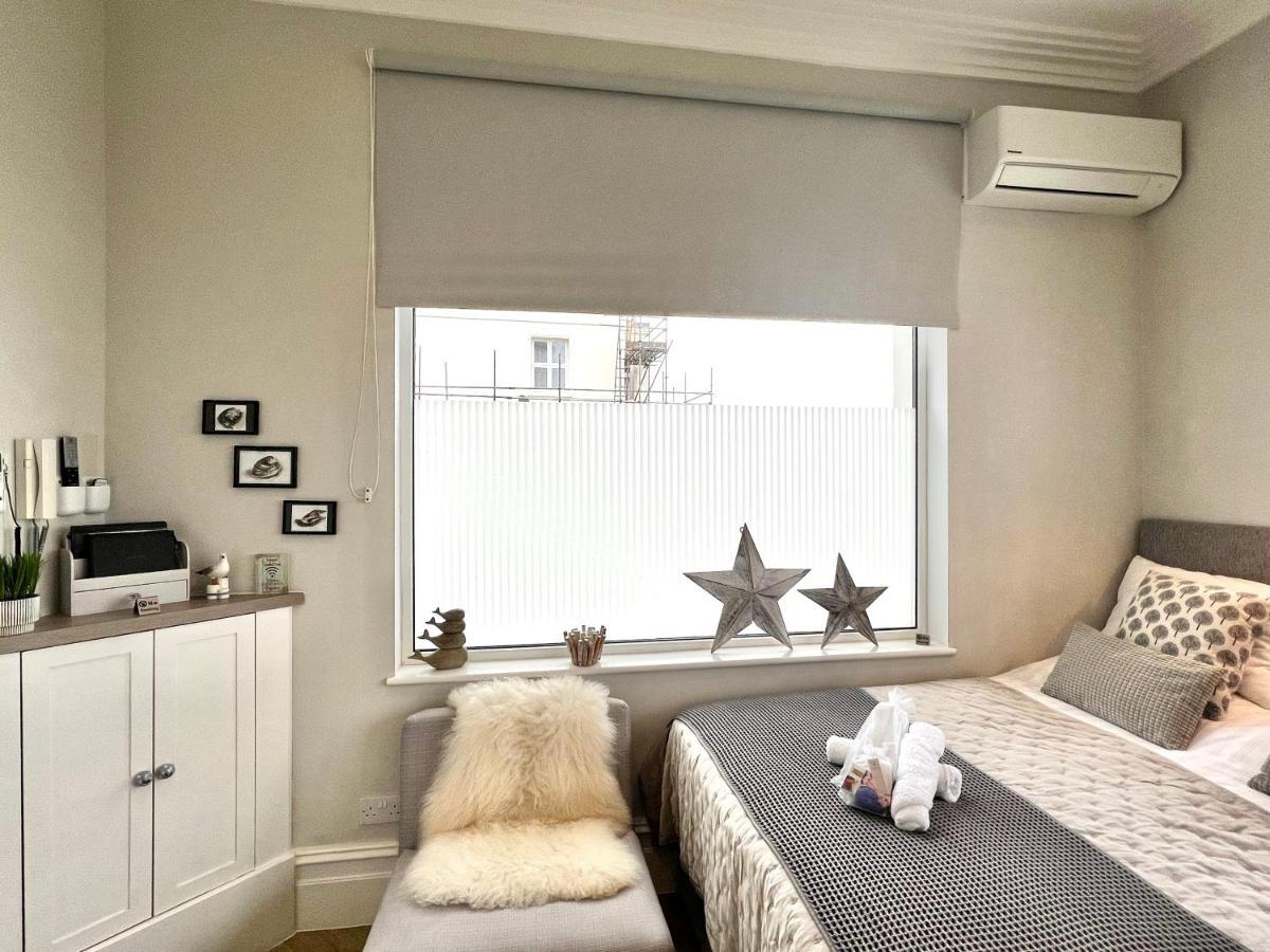 Beachfront Compact Coastal Crib, Direct Sea Views & Air Conditioning Littlestone-on-Sea Zewnętrze zdjęcie