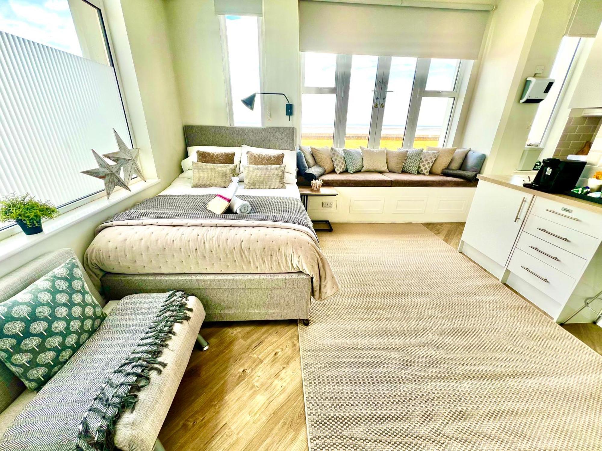Beachfront Compact Coastal Crib, Direct Sea Views & Air Conditioning Littlestone-on-Sea Zewnętrze zdjęcie