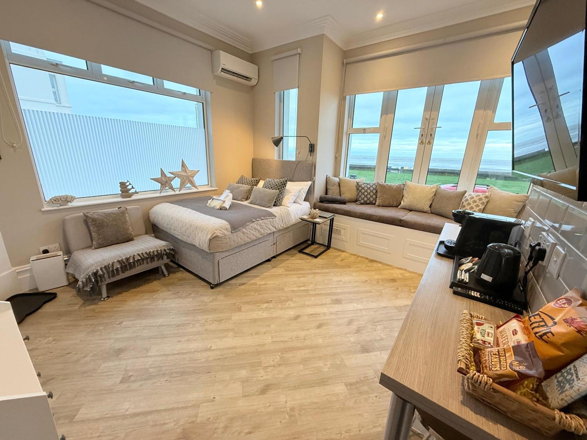 Beachfront Compact Coastal Crib, Direct Sea Views & Air Conditioning Littlestone-on-Sea Zewnętrze zdjęcie