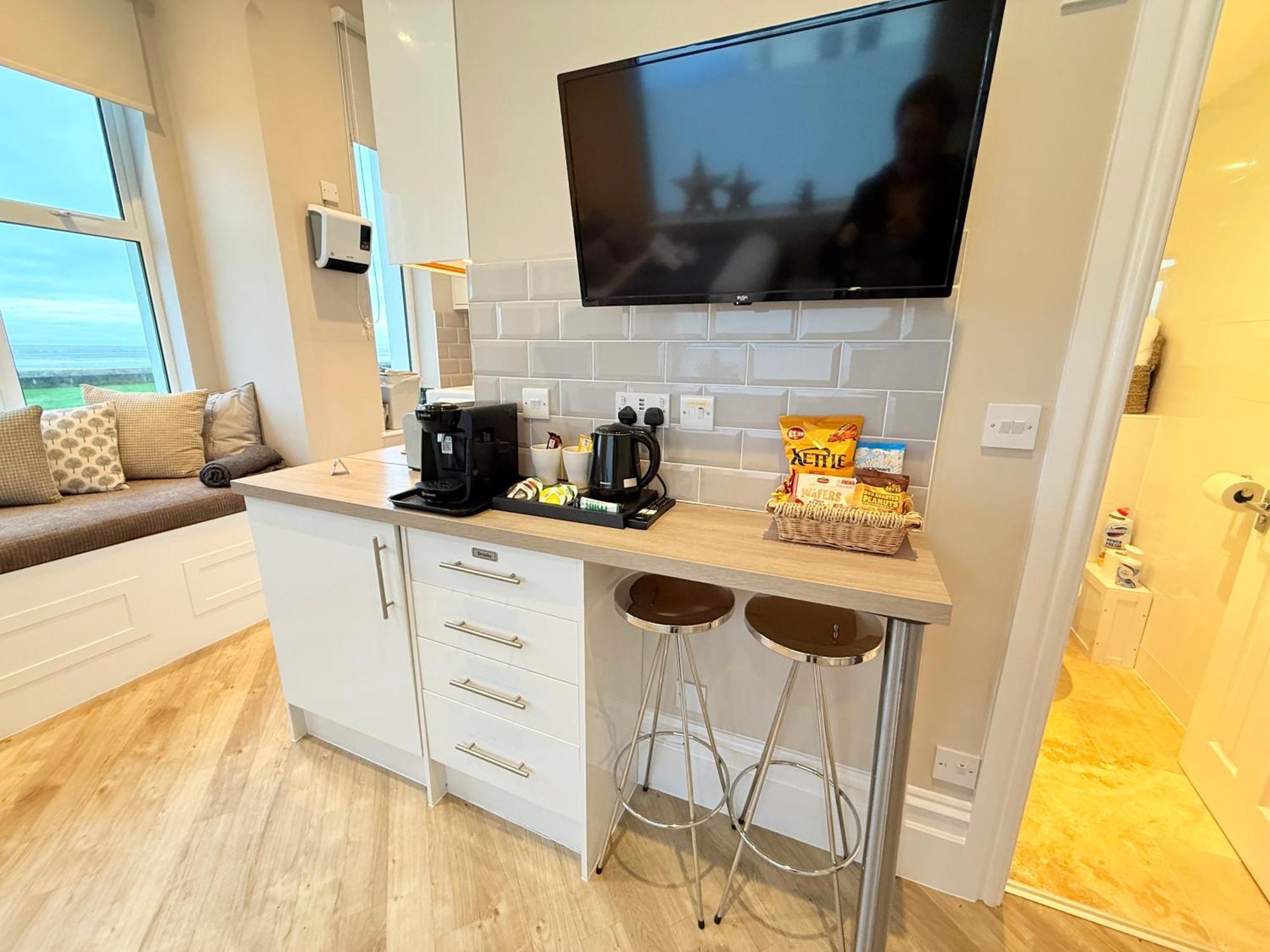 Beachfront Compact Coastal Crib, Direct Sea Views & Air Conditioning Littlestone-on-Sea Zewnętrze zdjęcie